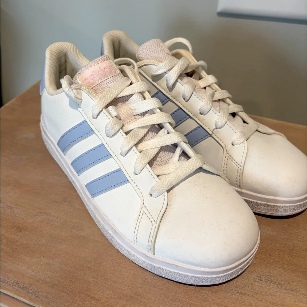 Adidas Youth Grand Court Low Top Sneakers Kids 3Y Casual Shoe White Blue - Picture 1 of 3